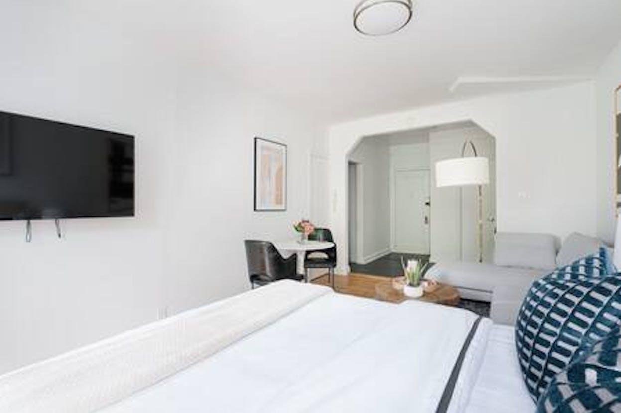 Studio in Yorkville Manhattan