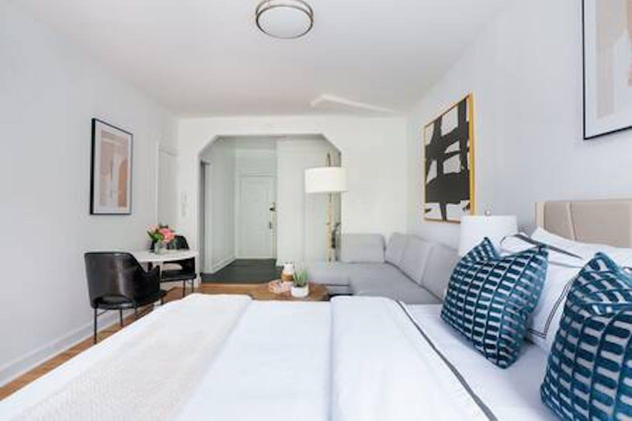 Studio in Yorkville Manhattan