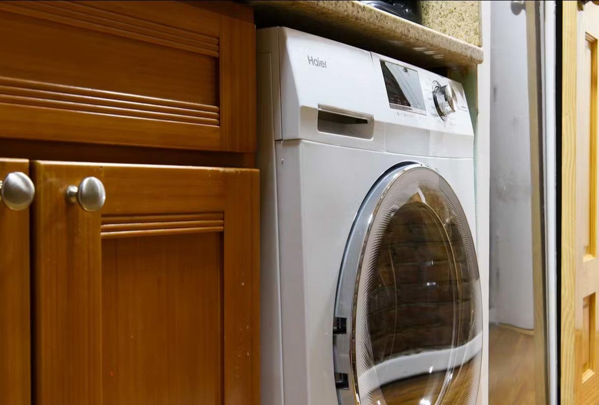 Fully Furnished Studio apartment in Lenox Hill Manhattan